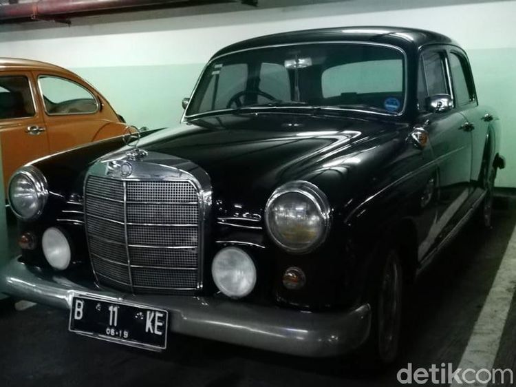Parkiran Apartemen Tanah Abang Sesak Mobil Klasik