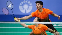 Pertandingan masih berjalan ketat di gim kedua. Pasangan Malaysia memenangi gim kedua 19-21 dan memaksakan rubber game.