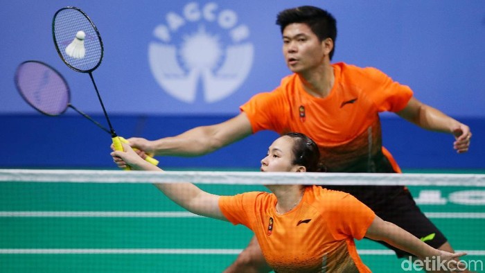 Praveen Jordan/Melati Daeva Oktavianti mengalahkan pasangan Goh Soon Huat/Shevon Jemie Lai (Malaysia) di final bulutangkis SEA Games 2019. Mereka pun meraih medali emas.