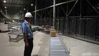 Sejauh ini, produsen popok bayi, pembalut dan popok dewasa ini sudah memiliki dua pabrik di Indonesia, yaitu di Tangerang dan Sidoarjo, Jawa Timur.