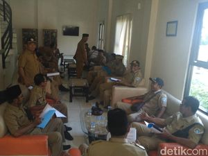 Kades Lamongan Datangi Gedung DPRD Tuntut Kesejahteraan