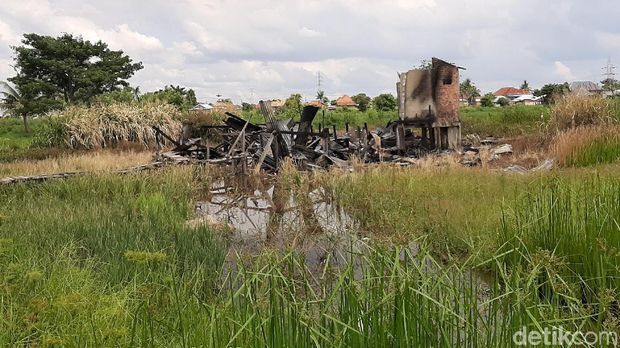 Rumah Siti rata dengan tanah dibakar pacar