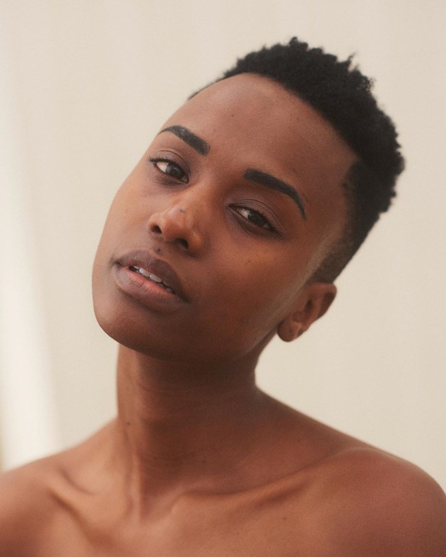 Menang Miss Afrika Selatan, Zozibini pun mengaku ingin membawa sudut pandang yang baru dan berbeda dari negaranya. Aku percaya apapun yang kita bawa ke jagad raya selalu kembali kepada kita dan aku pikir jika kita bekerja bersama dan melakukan apa yang kita bisa, kita benar-benar bisa membuat perubahan,  Foto: Instagram @zozitunzi