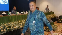 PT Bank Mandiri Tbk memproyeksikan pertumbuhan kredit tahun depan mencapai 9-10%. Royke menjelaskan, target pertumbuhan penyaluran kredit di tahun depan tidak terlepas dari kondisi ekonomi global yang sedang mengalami gejolak.
