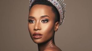 Foto: Zozibini Tunzi Juara Miss Universe 2019 yang Cetak Sejarah