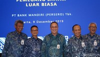 Hasil rapat umum pemegang saham luar biasa (RUPSLB) PT Bank Mandiri Tbk memutuskan untuk mengangkat Royke Tumilaar sebagai Direktur Utama, Senin (9/12/2019).
