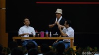 Nadiem dan Sogi membahas uang kas sekolah untuk belanja bakso. Nadiem mengingatkan supaya tidak menggunakan uang tersebut. (Andhika Prasetia/detikcom)
