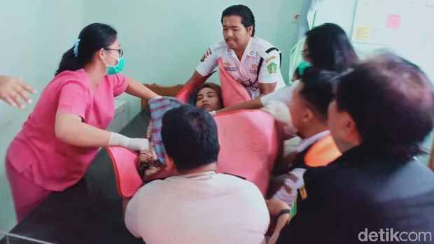 Video viral orang melahirkan/