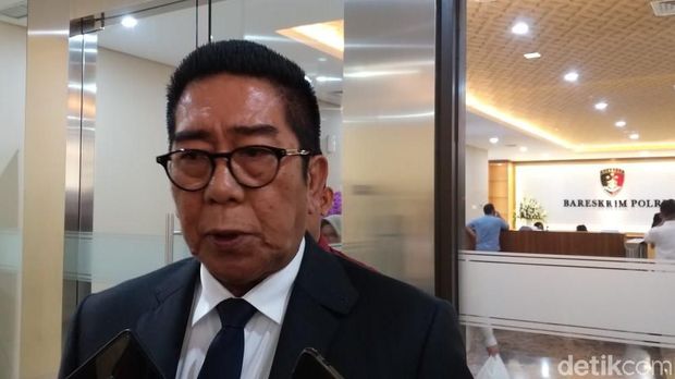 Politisi PDIP Henry Yosodiningrat di Bareskrim.