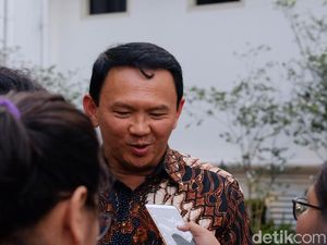 Bareng Puput, Ahok Perkenalkan Putranya yang Baru Lahir