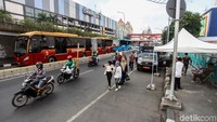Irwandi mengatakan, pihak PD Pasar Jaya sedang mempersiapkan tempat untuk pedagang yang menduduki trotoar di kawasan Senen.