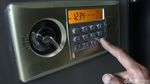 Marak Dompet Digital, Jasa Servis Brankas Masih Ramai Lho