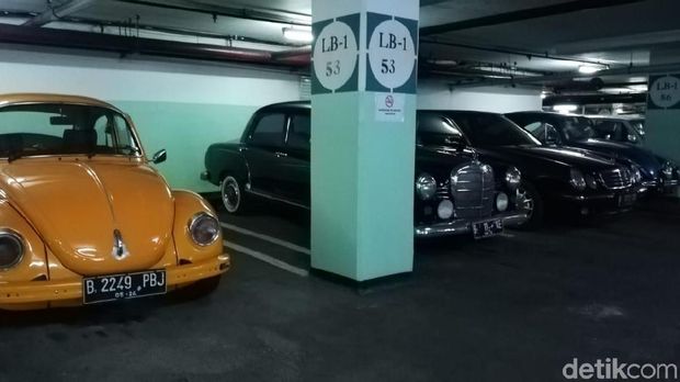 Mobil klasik di Apartemen Tanah Abang