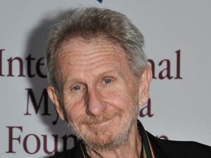 Kena Kanker Paru-paru, Aktor Star Trek Rene Auberjonois Meninggal