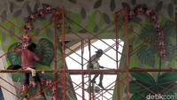 Mural berbagai tema itu nantinya akan menghiasi kolong flyover Pesing sepanjang 1,5 km.