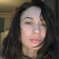 Cita-cita awal dari wanita kelahiran 14 November 1979 itu adalah menjadi seorang ahli bedah, bukan model. Hal ini sempat dikatakan Olga kepada ibunya, Marina Alyabusheva, saat Olga berusia sekitar 7 atau 8 tahun. Foto: Dok. Instagram/olgakurylenkoofficial