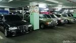 Parkiran Apartemen Tanah Abang Sesak Mobil Klasik