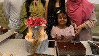 Hanya saja Iis menolak komentar lebih lanjut. Ia meminta agar informasi lebih lanjut ditanyakan langsung pada Garuda. Foto: Instagram isdadahlia