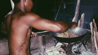 Tak hanya seru kulineran, Roger Casugay juga jago memaska lho. Lihat momen serunya yang diunggah di akun instagram pribadinya.  Foto: Instagram @roger_casugay