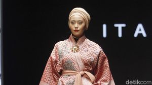 Foto: Keindahan Kain Songket di Baju Karya Itang Yunasz