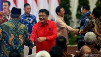 Ketua DPP PDI-P Djarot Saiful Hidayat serta Menko Polhukam Mahfud Md juga nampak hadir di acara tersebut.