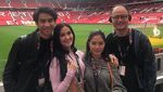 Momen Mesra Iis Dahlia dan Sang Suami