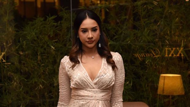 Dicap Perusak Generasi Muda, Anya Geraldine Kini Jualan Karya Nyata Lo!