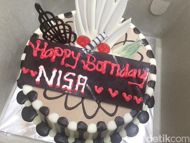 Toko Kue Tolak Tulisan Birthday hingga Makanan Mengandung Plastik