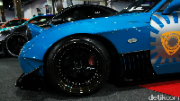 Mazda RX-7 berkelir biru ini adalah mobil produksi ketiga, atau generasi ketiga yang diproduksi pada tahun 1992-2002. Mobil yang memiliki kode FD3S untuk pasar Jepang dan JM1FD untuk pasar Amerika Utara. Foto: Ridwan Arifin/detikOto