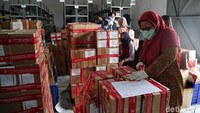 Diketahui modus pelaku dalam menjual beragam produk ilegal itu melalui jasa pengiriman dan e-commerce.