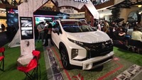 Sementara Mitsubishi Xpander yang beberapa tahun terakhir terus menempel angka penjualan Toyota Avanza menurun penjualannya. Mitsubishi pada Februari 2020 hanya mengirim 3.946 unit Xpander, termasuk Xpander Cross. Foto: Alfi Kholisdinuka