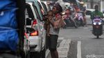 Aduh! Ngamen Sambil Gendong Bayi