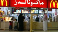 Arab Saudi Akhiri Pemisahan Pria-Wanita di Restoran
