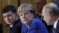 Pertemuan itu dalam rangka mengakhiri perang yang berlangsung selama 5 tahun antara pasukan Ukraina dan separatis yang didukung Moskow. Charles Platiau/Pool via AP.