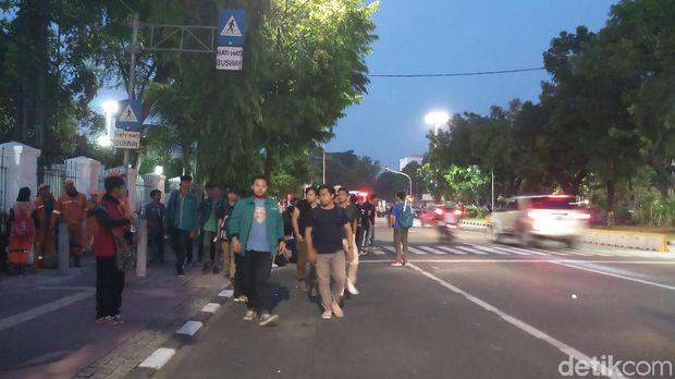 Demo Peringatan Hari HAM Sedunia di Depan Istana Bubar, Lalin Lancar