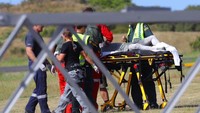 Diketahui 23 orang telah diselamatkan, termasuk 5 orang yang tewas. Sedangkan 18 orang yang selamat mengalami luka dan sudah mendapatkan perawatan medis. Polisi mengatakan, beberapa tim penyelamat yang memantau dari udara telah mencoba untuk menemukan korban lain yang masih terjebak di pulau. Namun, hingga kini tak ada tanda-tanda kehidupan. Alan Gibson/AP Photo.