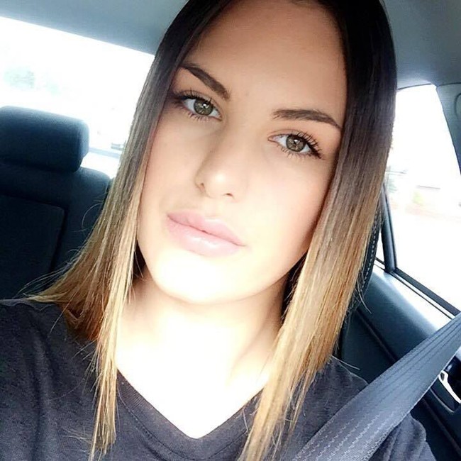 Monique diduga mendalangi sekelompok remaja pria dengan topeng hitam ke toko-toko. Mereka kemudian membuka pintu toko-toko tersebut menggunakan pahat.  Foto: Facebook