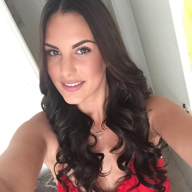 Pengacara Monique Bronwyn Pullinger menarik diri dari kasus ini. Sementara itu wanita yang juga bercita-cita menjadi aktris ini ditahan dengan lebih dari 10 dakwaan terpisah. Menurut catatan pengadilan, Monique akan mendapatkan pembebasan bersyarat pada 4 Juni 2021. Foto: Facebook