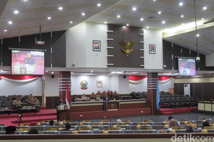 DPRD bersama Pemerintah Provinsi Sulawesi Selatan (Sulsel) melakukan pembahasan terkait penyusunan rancangan peraturan daerah (Ranperda) tentang pelestarian warisan budaya tak benda.