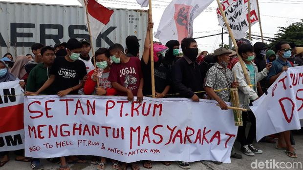 Demo mendesak penutupan PT RUM Sukoharjo, 10/12/2019