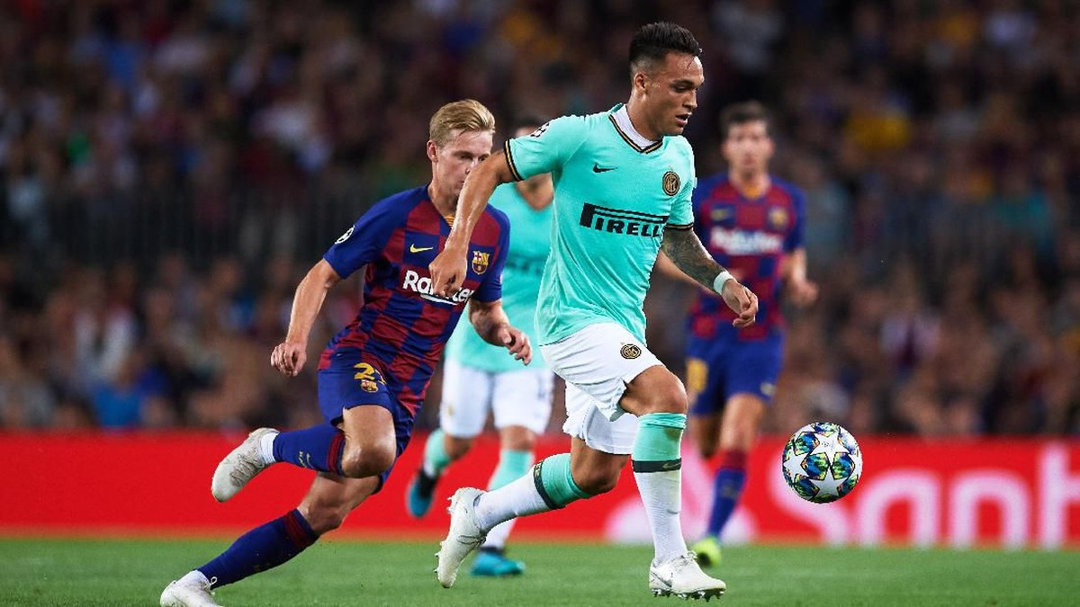 Lautaro Martinez jadi incaran Barcelona. (Foto: Alex Caparros / Getty Images)