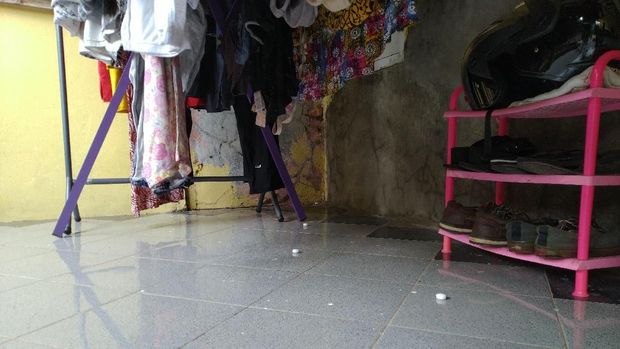 Kapur Barus Hingga Pengasapan, Warga Citayam Memburu Kobra Meresahkan