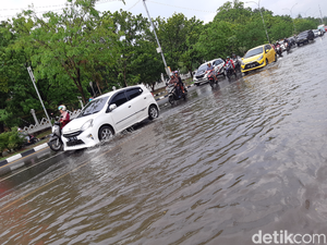 Diguyur Hujan, Jalan Urip Sumoharjo Makassar Tergenang