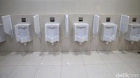 Kondisi kebersihan yang masih terawat ini semoga masih bisa tetap terjaga agar selalu bisa memberikan kenyamanan bagi para penumpang pengguna jasa transportasi udara ini.