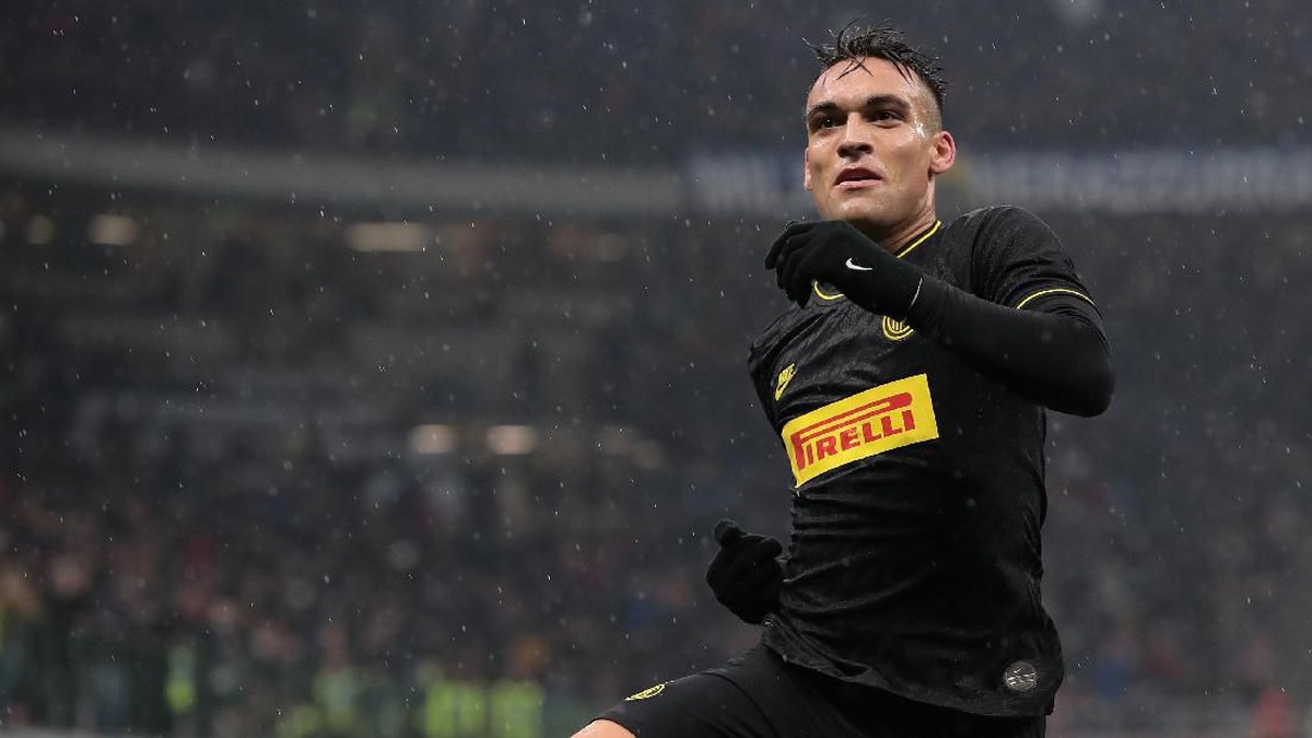 Barcelona terus mengintai Lautaro Martinez. (Foto: Emilio Andreoli / Getty Images)