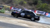 DRIFT CAMP sendiri mempunyai konsep memfasilitasi latihan drifting dengan tempat yang layak, bagus, serta murah dengan biaya yang super terjangkau yaitu berkisar Rp 150 ribu/mobil, latihan seharian dan sepuasnya. Istimewa/Indonesian Drift.