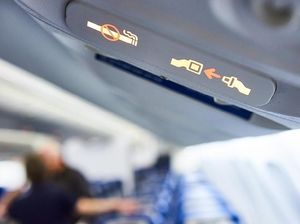 Jangan Coba-coba Merokok di Pesawat! Bisa Didenda Rp 2,5 M