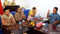  Mereka membicarakan perkembangan PHDI dam masalah kebangsaan.