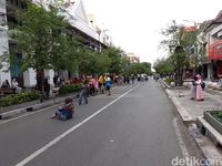 Tak Ada Kendaraan Bermotor, Wisatawan di Malioboro Gembira