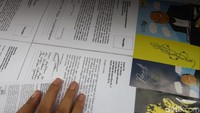 Surat-surat tersebut dikemas dalam kotak-kotak kado yang cantik melambangkan berbingkis-bingkis harapan masyarakat di akhir tahun.